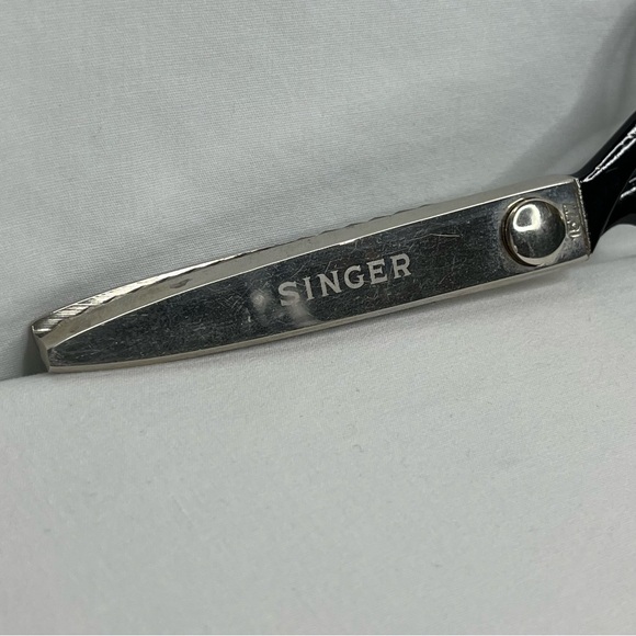 Vintage Singer Sewing Pinking Shears. 1577. Black Handles 7.5"long - Picture 10 of 10